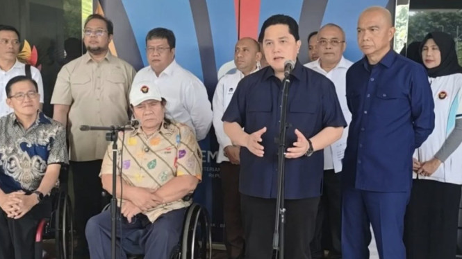 Menpora Erick Thohir beri keterangan pers usai rapat NPC Indonesia