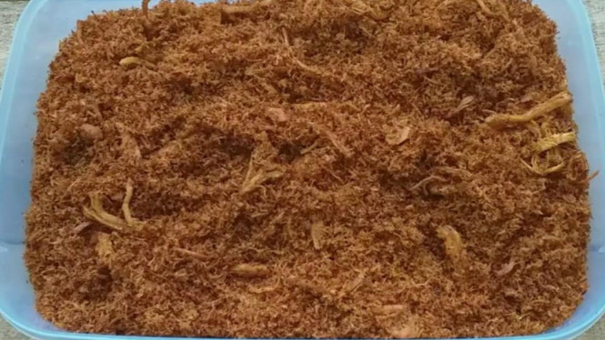 Serundeng ayam suwir foto dari dapur tomat ceri