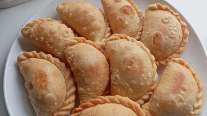 Camilan lezat pastel isi bihun