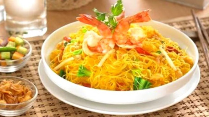 Bihun goreng ebi, simple tapi wanginya bikin lapar seketika.