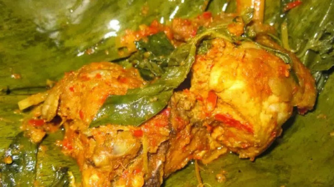 Pepes ayam kemangi dengan bumbu meresap sempurna