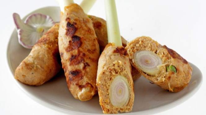 Kreasi unik sate lilit ikan tuna kulit ayam