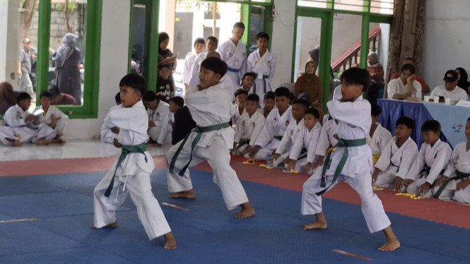 Siswa berlatih karate antisipasi bulying di sekolah