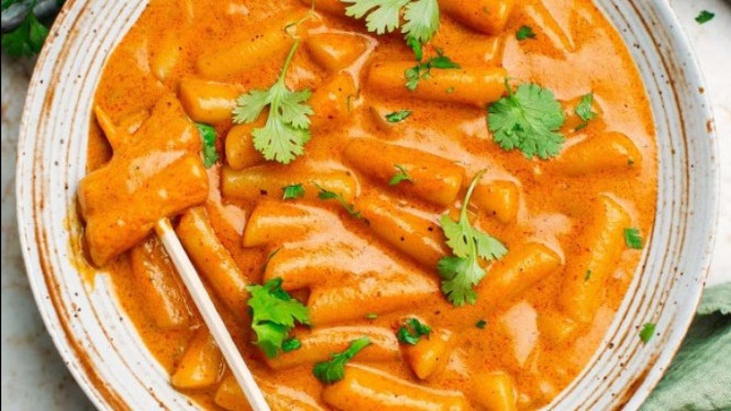 Tteokbokki kari, sajian rumahan dengan cita rasa internasional