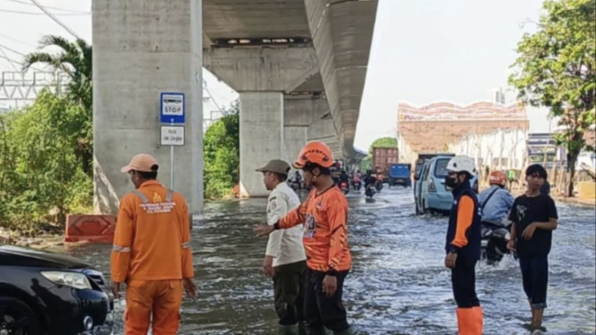 Banjir rob rendam RE Martadinata Tanjung Priok