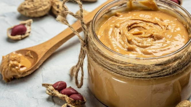 Peanut butter atau selai kacang olesan roti