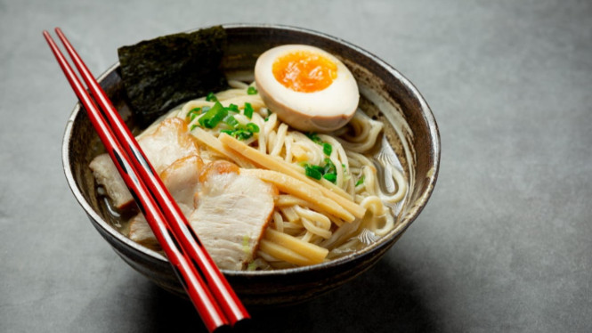 Semangkuk ramen hangat, auto jadi mood booster