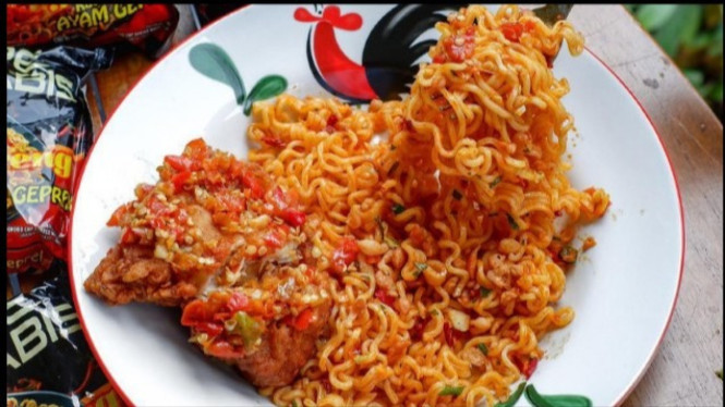 Mie Ayam Geprek, Sensasi Pedasnya Bikin Nagih