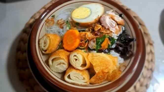 Timlo Solo, sup berkuah bening dengan isian lengkap dan lezat