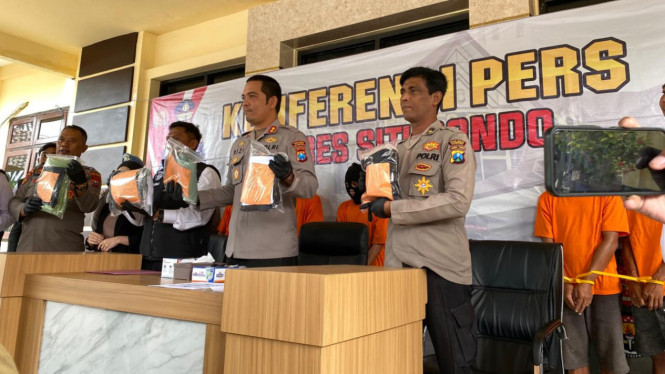 konferensi pers pengungkapan kasus kekerasan seksual di Situbondo