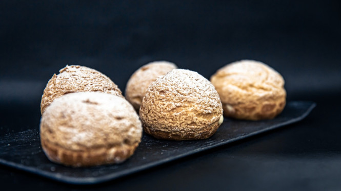 Roti mochi yang kenyal di dalam dan crispy di luar
