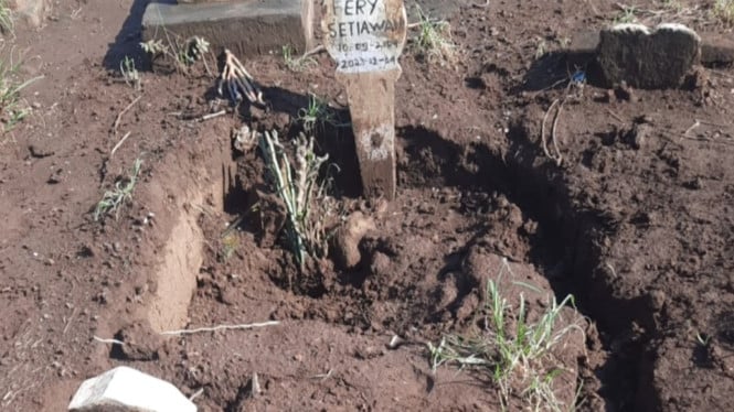 Makam di Desa Sidodadi amblas akibat guyuran hujan deras
