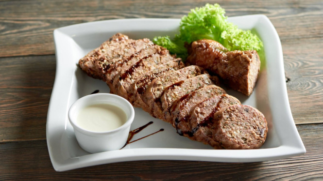 Daging panggang yang juicy