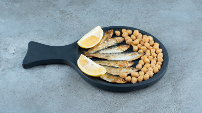 Kerupuk atom terbuat dari daging ikan tuna
