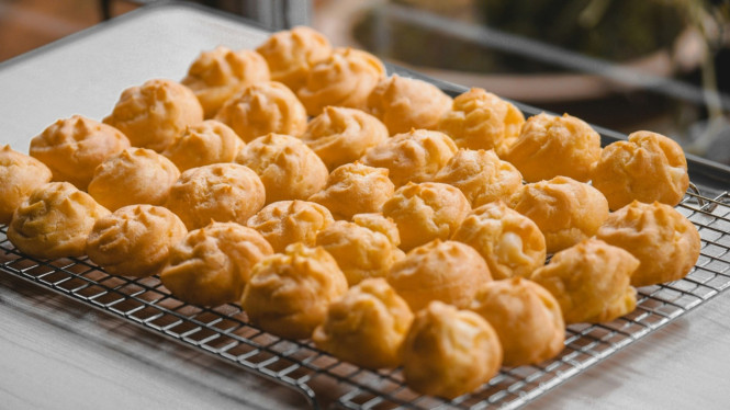 Soes kering panggang yang renyah