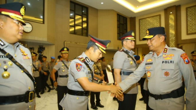 AKBP Harto Agung Cahyono saat sertijab di Mapolda Jatim