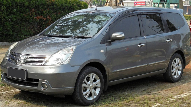 Nissan livina mobil nyaman untuk keluarga