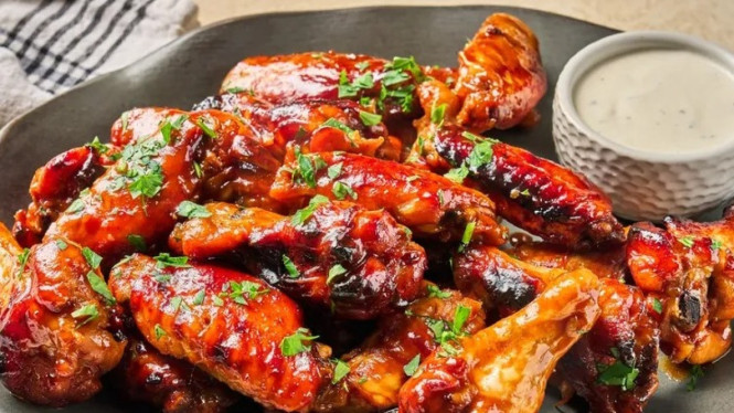 Pedas dan nikmatnya BBQ chicken wings