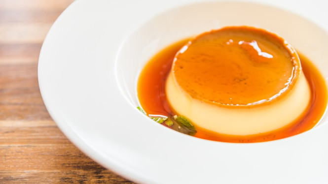 Pudding yang creamy, lembut, dan manis