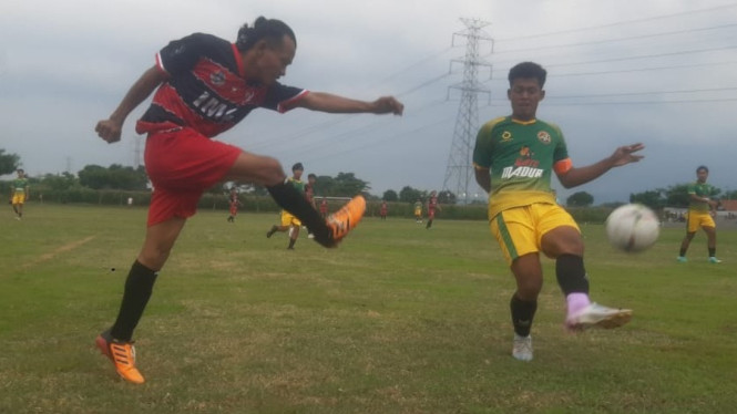 Gama Persewo Wongsorejo VS Putra Kades Bajulmati (Hijau)
