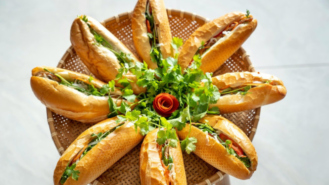 Sarapan praktis dengan banh mi Ayam
