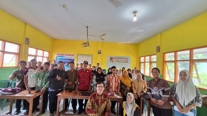 38 Guru di 02 Alasbuluh Banyuwangk