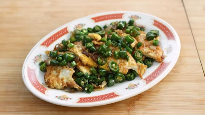 Telur cabe ijo iris menggugah selera