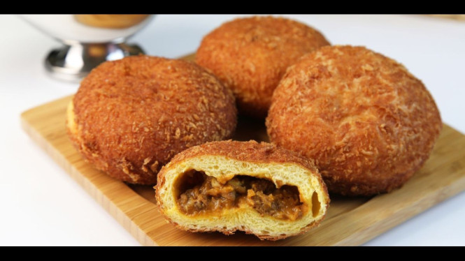 Roti goreng pakai isian kari, camilan gurih