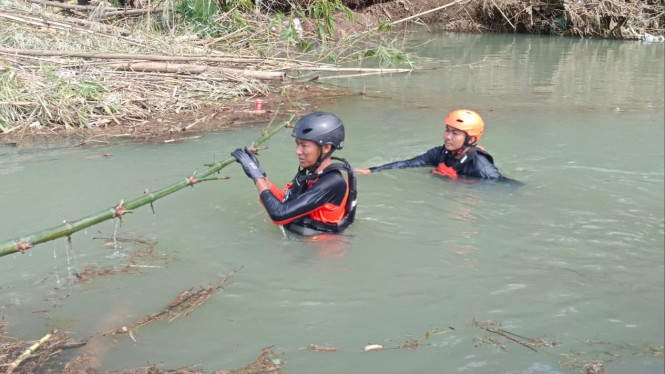 Barongan di sungai saat penyisiran