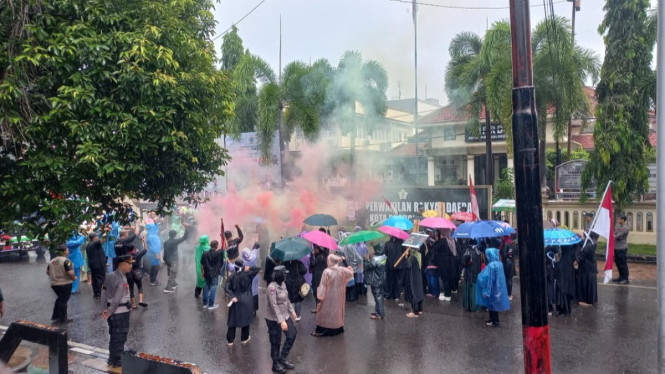 Aksi damai KUMAIL di depan gedung DPRD Kota Probolinggo