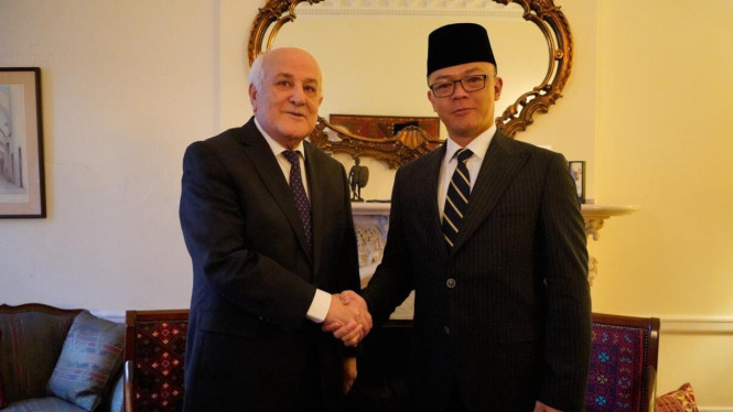 Menlu RI Sugiono dan Wakil Tetap Palestina.