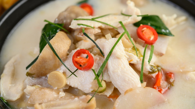 Resep sop ayam hainan yang hangat