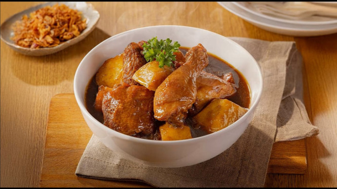 Resep semur ayam ala chef Ade Koerniawan
