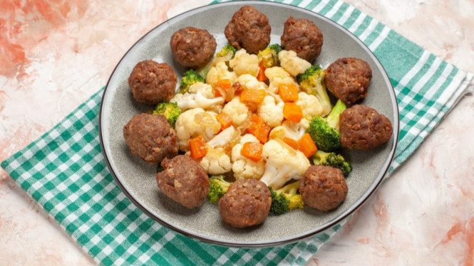 Bakso terbuat dari campuran daging sapi dan lobak