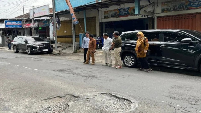 DPRD Lumajang sidak jalan rusak