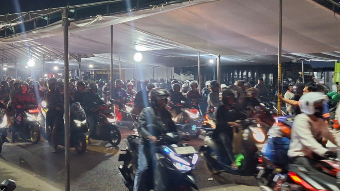 Kondisi Parkiran Kendaraan R2 di Pelabuhan Gilimanuk 16 Maret 2026