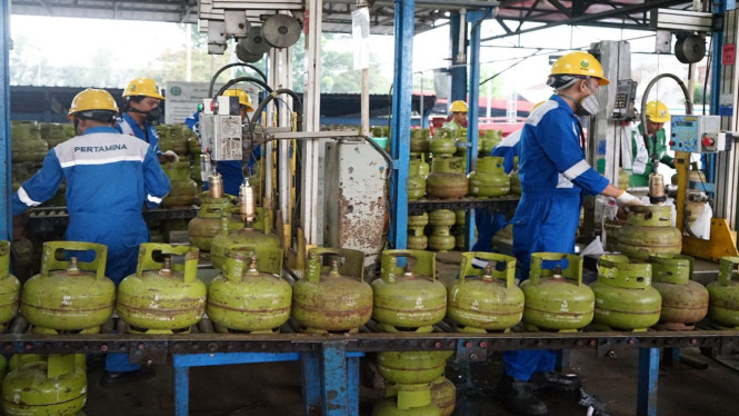 Pengisian tabung gas kg di Pertamina