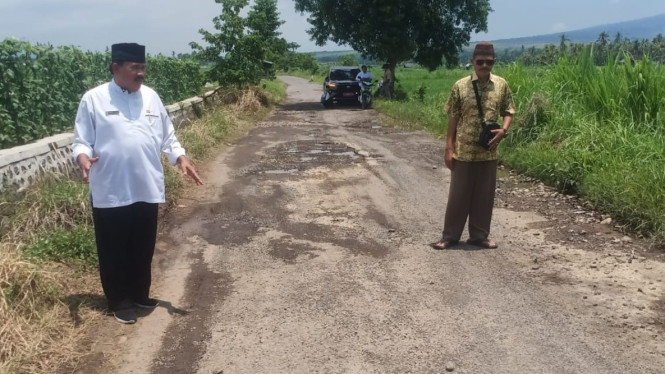 Kades Bajulmati sidak jalan Mangaran