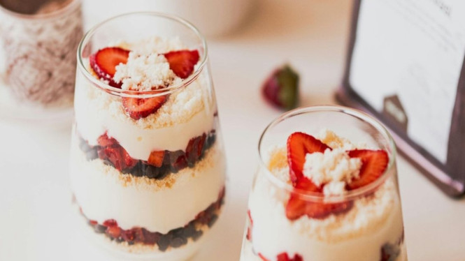 Strawberry chocolate mousse camilan Lebaran