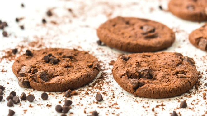Cookies choco chips dengan coklat lumer di setiap gigitan
