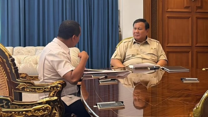 Menteri ESDM memenuhi panggilan Presiden Prabowo di Istana Merdeka.