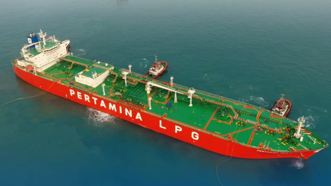 Kapal tanker milik Pertamina.