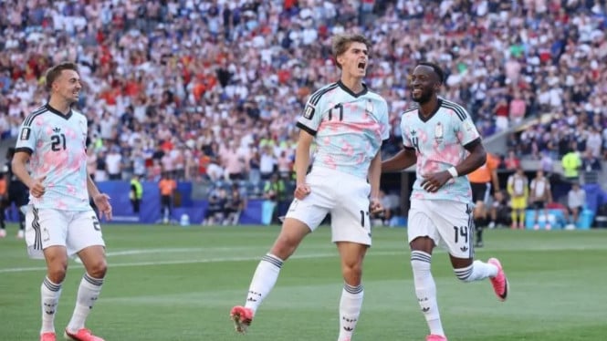 Selebrasi Charles De Ketelaere (tengah) dan rekannya setelah cetak gol ke gawang AS.
