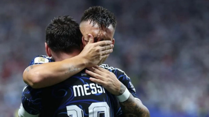 Lautaro Martinez dan Lionel Messi rayakan gol ke gawang Inggris pada Semifinal Piala Dunia 2026