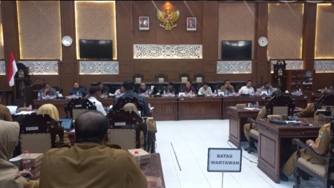 Rapat Banggar bersama Perseroda BTT