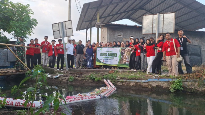 Pengesahan Inovasi Trash Barrier KKN 04 Untag Banyuwangi
