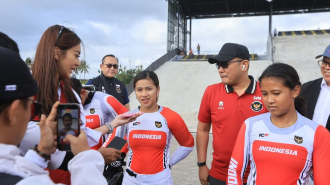Timnas balap sepeda Indonesia latihan di Sirkuit BMX Banyuwangi.