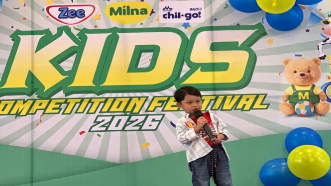 Aksi cilik Adik Muhammad Elthafa (5) di panggung Kids Competition Festival 2026, Roxy Square Banyuwangi.