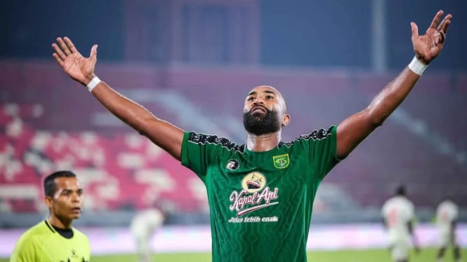 Yuran Fernandes selebrasi usai cetak gol ke gawang Arema FC.