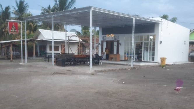 Minimarket Jagat Satria diatas TN Desa Bimorejo, Wongsorejo, Banyuwangi